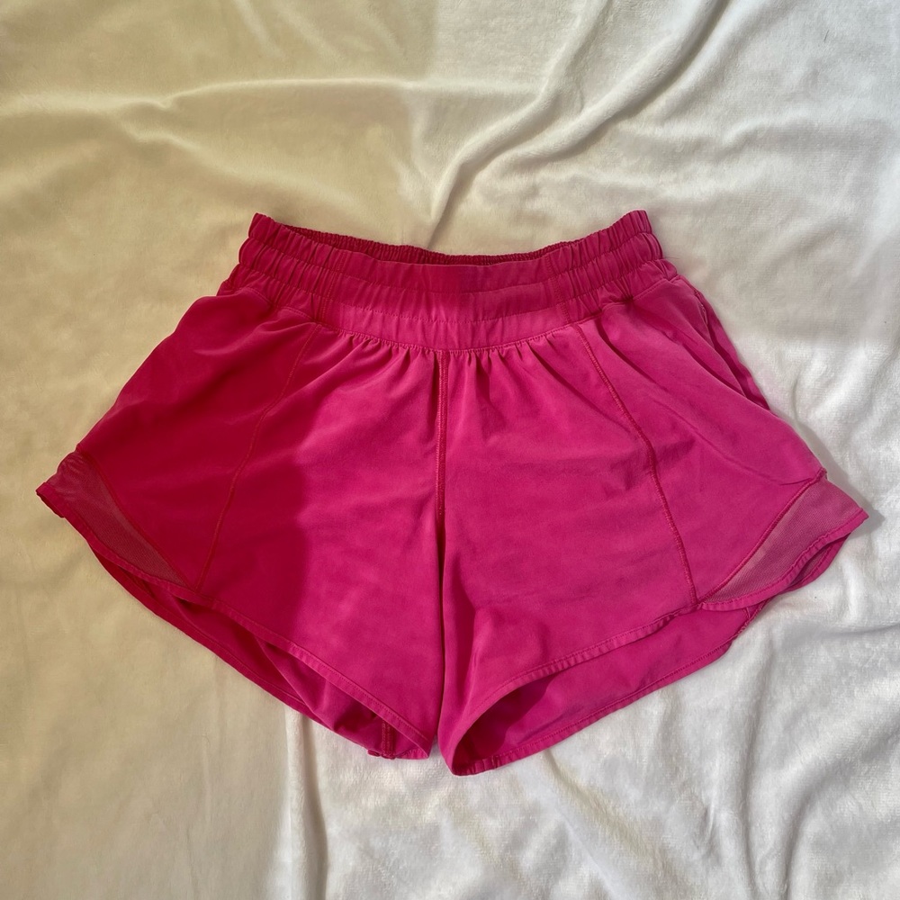 Lululemon Size 4 Sonic Pink Hotty Hot Low-Rise Lined 4” shorts